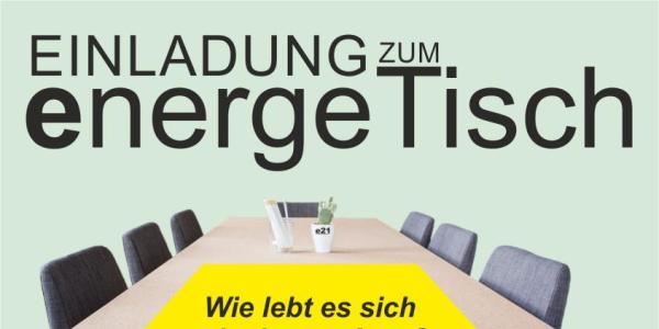 Bild zeigt Tisch mit Auflage, auf der das Thema des Abends steht.